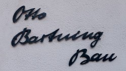 An den Architekten erinnert die Benennung des Gebäudes als Otto-Bartning-Bau mit einer entsprechende Inschrift am Haupteingang.
